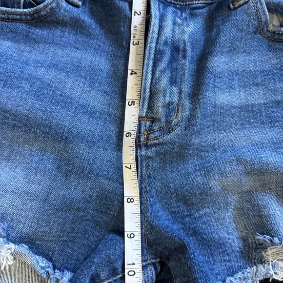 Judy Blue Frayed Hem Jean Shorts - Picture 2 of 6